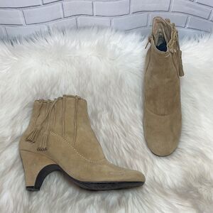 Perlina New York Pretty Camel Suede Booties Sz 8.5